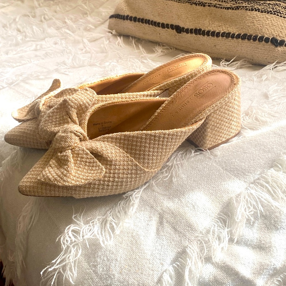 🌹ASOS Adorable 3” Heels Size 5 Cream Knot Lace Details Pointy Mules!